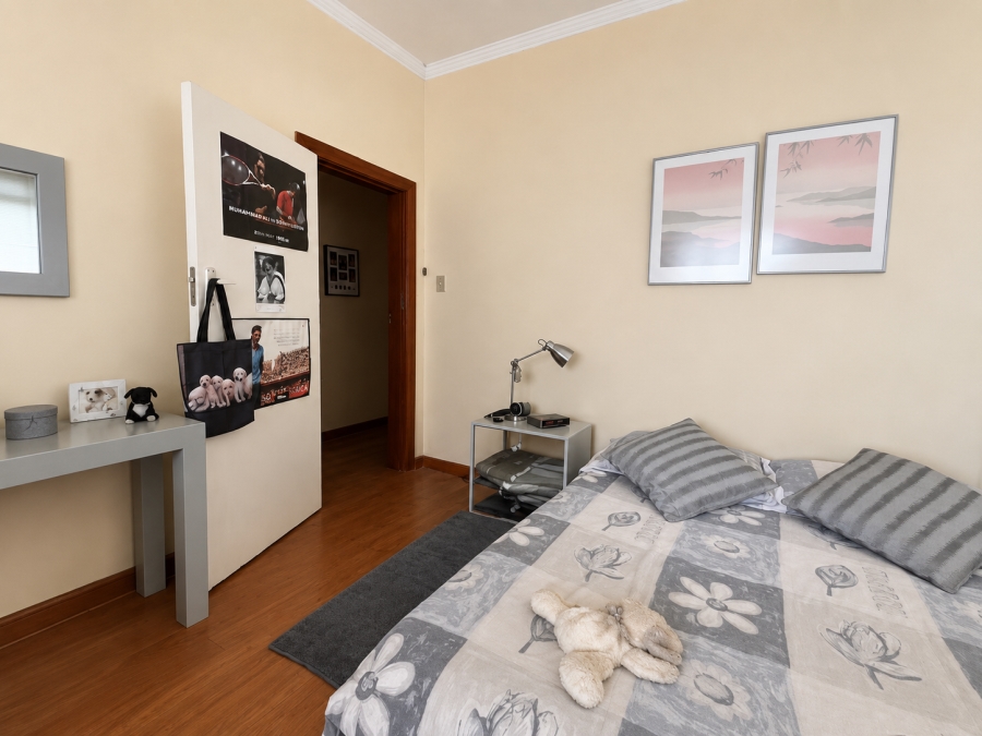 2 Bedroom Property for Sale in Vredehoek Western Cape